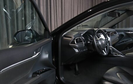 Toyota Camry, 2018 год, 2 319 000 рублей, 5 фотография