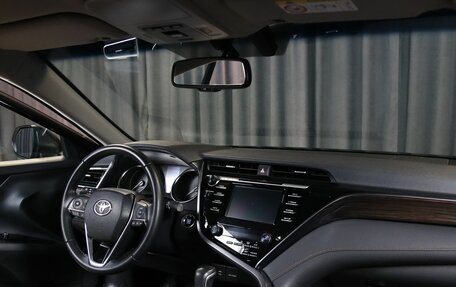 Toyota Camry, 2018 год, 2 319 000 рублей, 7 фотография