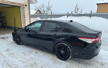 Toyota Camry, 2020 год, 3 270 000 рублей, 2 фотография