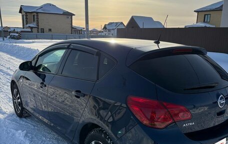 Opel Astra J, 2010 год, 650 000 рублей, 3 фотография