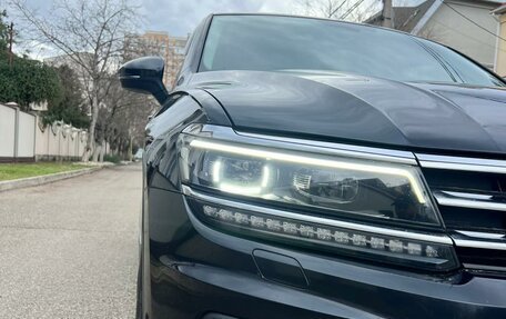 Volkswagen Tiguan II, 2018 год, 2 590 000 рублей, 3 фотография