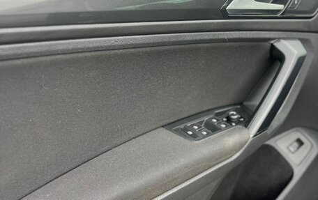 Volkswagen Tiguan II, 2018 год, 2 590 000 рублей, 9 фотография