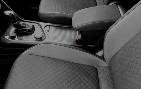 Volkswagen Tiguan II, 2018 год, 2 590 000 рублей, 13 фотография