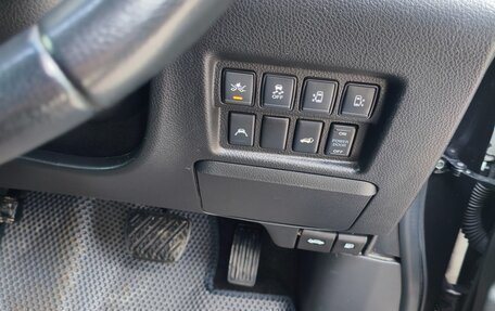 Nissan Elgrand III, 2019 год, 3 400 000 рублей, 8 фотография