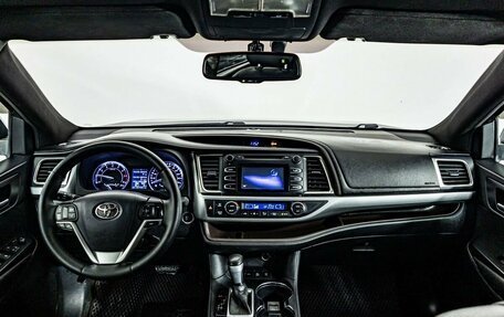 Toyota Highlander III, 2014 год, 2 369 000 рублей, 15 фотография