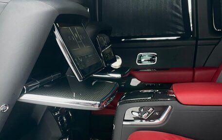 Rolls-Royce Cullinan, 2021 год, 38 000 000 рублей, 11 фотография