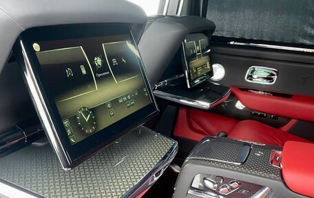 Rolls-Royce Cullinan, 2021 год, 38 000 000 рублей, 14 фотография