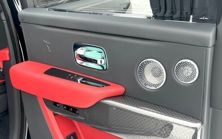 Rolls-Royce Cullinan, 2021 год, 38 000 000 рублей, 20 фотография