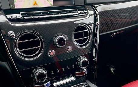 Rolls-Royce Cullinan, 2021 год, 38 000 000 рублей, 28 фотография