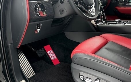 Rolls-Royce Cullinan, 2021 год, 38 000 000 рублей, 22 фотография