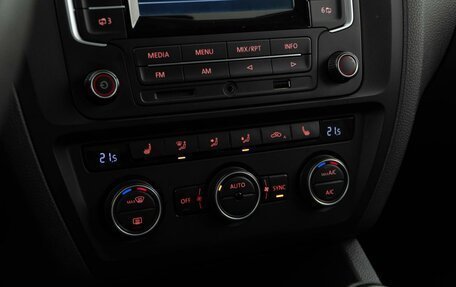 Volkswagen Jetta VI, 2015 год, 1 263 055 рублей, 13 фотография