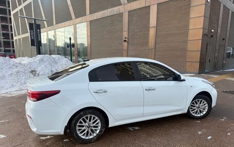 KIA Rio IV, 2018 год, 1 670 000 рублей, 2 фотография