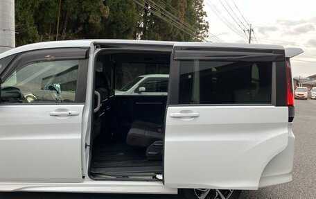 Honda Stepwgn IV, 2018 год, 1 690 000 рублей, 12 фотография