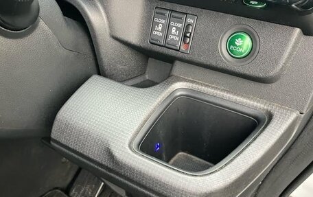 Honda Stepwgn IV, 2018 год, 1 690 000 рублей, 25 фотография