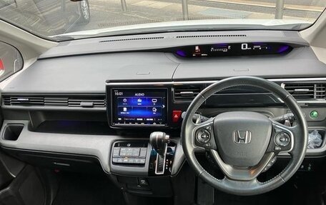 Honda Stepwgn IV, 2018 год, 1 690 000 рублей, 16 фотография