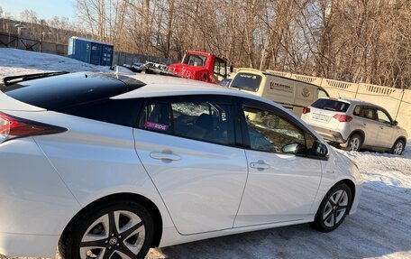 Toyota Prius IV XW50, 2018 год, 2 000 000 рублей, 3 фотография