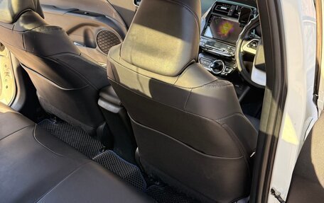 Toyota Prius IV XW50, 2018 год, 2 000 000 рублей, 6 фотография