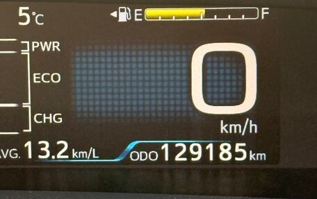 Toyota Prius IV XW50, 2018 год, 2 000 000 рублей, 11 фотография