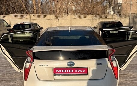 Toyota Prius IV XW50, 2018 год, 2 000 000 рублей, 4 фотография