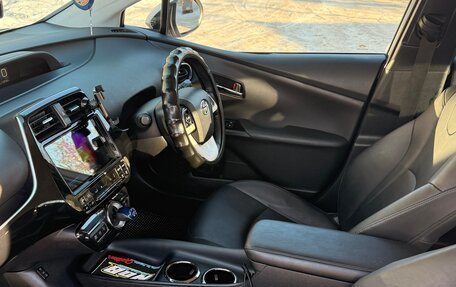 Toyota Prius IV XW50, 2018 год, 2 000 000 рублей, 13 фотография