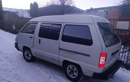 Toyota MasterAce Surf, 1986 год, 130 000 рублей, 2 фотография