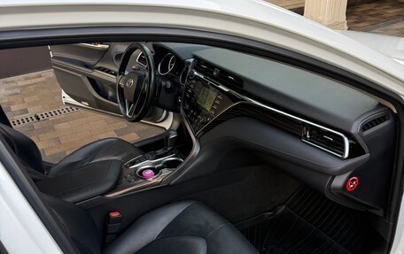 Toyota Camry, 2020 год, 3 150 000 рублей, 5 фотография