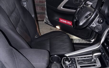 Mitsubishi Pajero Sport III рестайлинг, 2017 год, 3 000 000 рублей, 4 фотография