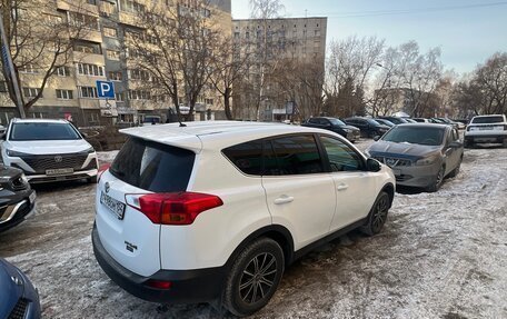 Toyota RAV4, 2015 год, 1 999 000 рублей, 4 фотография