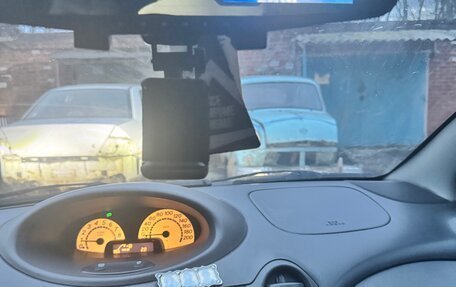 Toyota Yaris I рестайлинг, 2001 год, 449 000 рублей, 10 фотография