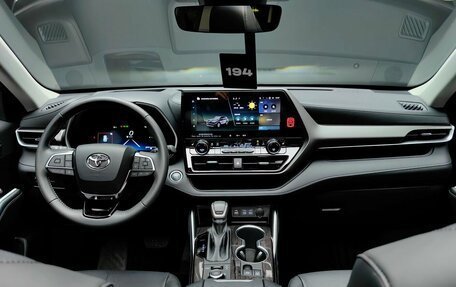 Toyota Highlander, 2025 год, 5 950 000 рублей, 26 фотография