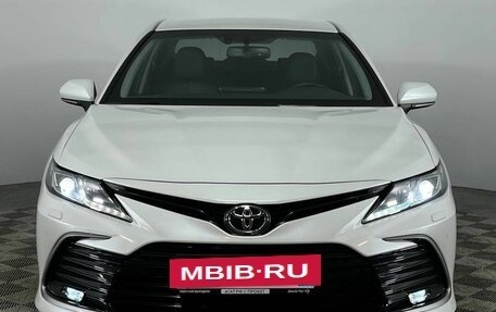 Toyota Camry, 2021 год, 3 690 000 рублей, 2 фотография