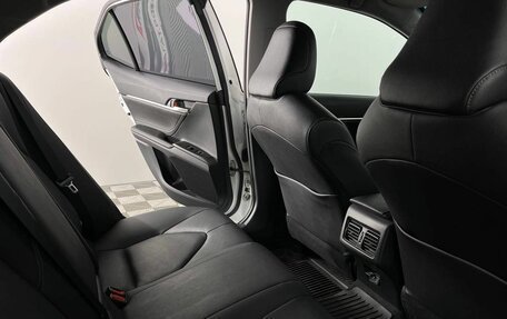 Toyota Camry, 2021 год, 3 690 000 рублей, 18 фотография