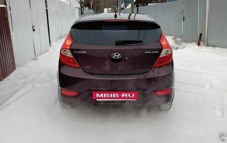 Hyundai Solaris II рестайлинг, 2011 год, 800 000 рублей, 7 фотография