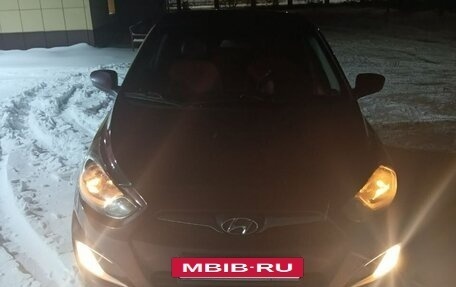 Hyundai Solaris II рестайлинг, 2011 год, 800 000 рублей, 15 фотография