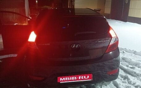 Hyundai Solaris II рестайлинг, 2011 год, 800 000 рублей, 17 фотография