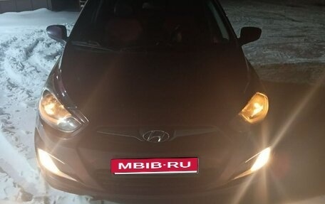 Hyundai Solaris II рестайлинг, 2011 год, 800 000 рублей, 22 фотография