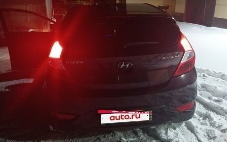 Hyundai Solaris II рестайлинг, 2011 год, 800 000 рублей, 18 фотография