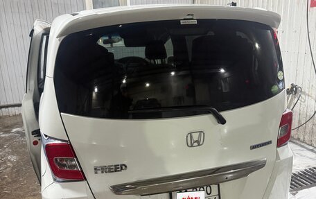 Honda Freed I, 2014 год, 1 300 000 рублей, 8 фотография