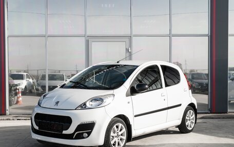Peugeot 107 I рестайлинг, 2014 год, 700 000 рублей, 3 фотография