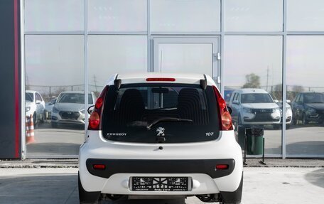 Peugeot 107 I рестайлинг, 2014 год, 700 000 рублей, 6 фотография