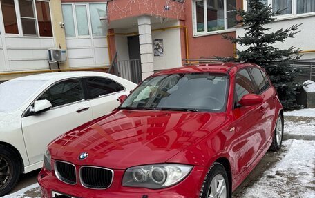 BMW 1 серия, 2008 год, 900 000 рублей, 2 фотография