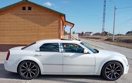 Chrysler 300C II, 2005 год, 2 100 000 рублей, 5 фотография