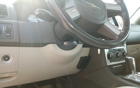 Chrysler 300C II, 2005 год, 2 100 000 рублей, 16 фотография