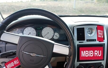 Chrysler 300C II, 2005 год, 2 100 000 рублей, 15 фотография