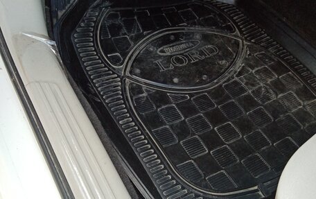 Chrysler 300C II, 2005 год, 2 100 000 рублей, 38 фотография