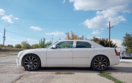 Chrysler 300C II, 2005 год, 2 100 000 рублей, 39 фотография