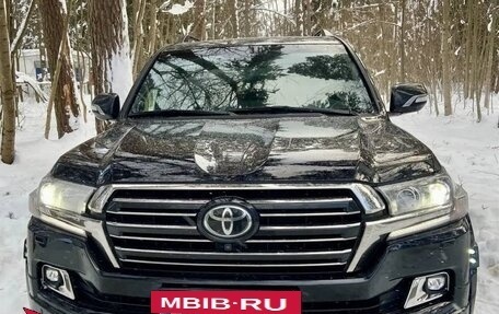 Toyota Land Cruiser 200, 2018 год, 10 900 000 рублей, 2 фотография