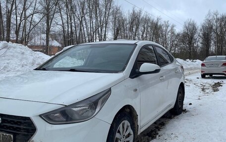 Hyundai Solaris II рестайлинг, 2018 год, 800 000 рублей, 1 фотография