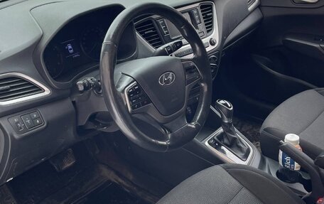 Hyundai Solaris II рестайлинг, 2018 год, 800 000 рублей, 4 фотография