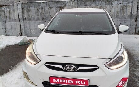 Hyundai Solaris II рестайлинг, 2013 год, 800 000 рублей, 1 фотография